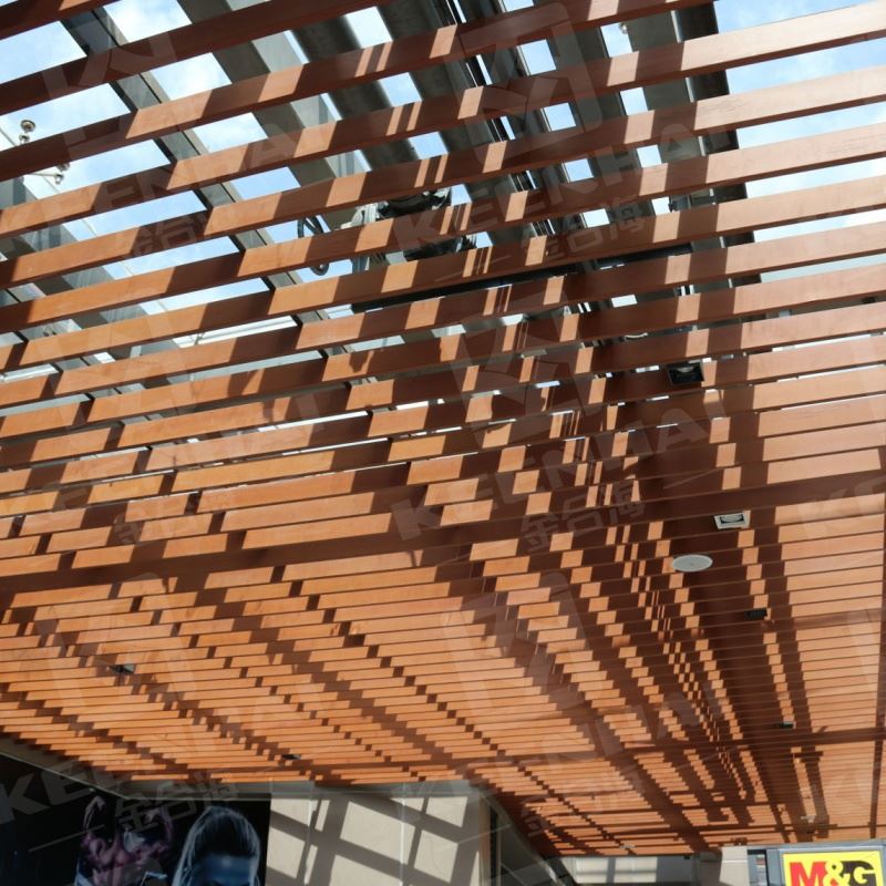 Plafond en tube carré profilé en aluminium